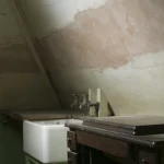 Vieille Cuisine avec Évier et Meuble en Bois