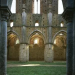 Ruines d'une abbaye médiévale en Europe