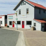 Façade d'un Lavoir Traditionnel en Zone Urbaine