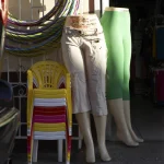 Mannequins de Vitrine et Chaises en Plastique
