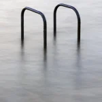 Echelle dans l'eau calme