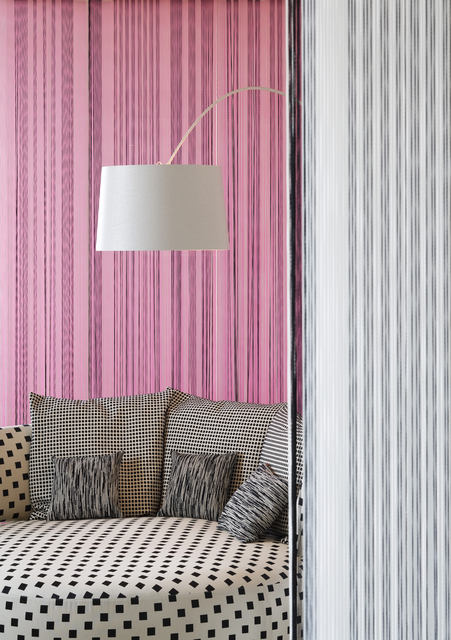 AKG5377781.webp Canapé moderne avec coussins à motifs géométriques – Image 1