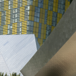 Architecture moderne avec façades géométriques à motifs colorés