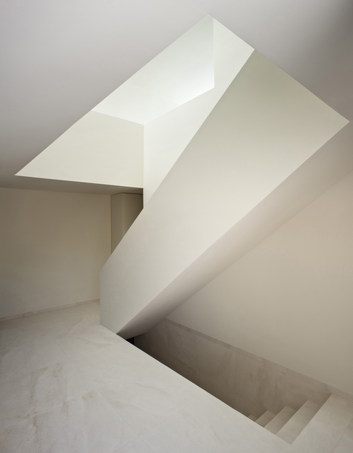 AKG5382434.webp Escalier moderne en architecture minimaliste – Image 1