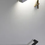 Indication de l'étage avec main courante noire