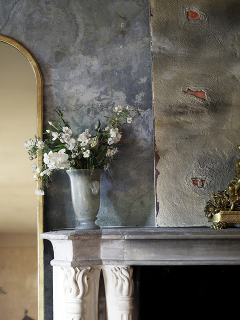 AKG5394321.webp Vase de Fleurs sur Manteau en Intérieur Rustique – Image 1