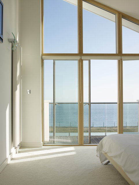 AKG5395221.webp Chambre moderne avec vue sur la mer – Image 1