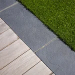 Rencontre entre Terrasse, Dalle de Pierre et Pelouse Verte