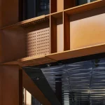 Architecture moderne en acier et verre
