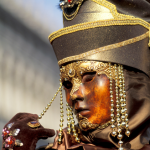 Masque Vénitien Doré en Cérémonie