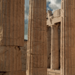 Colonnes du Parthénon sous le Ciel Bleu