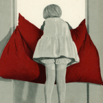 Enfant regarde par la fenêtre avec des rideaux rouges