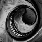 Escalier en Colimaçon avec Décorations Architecturales