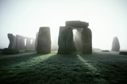 Stonehenge dans la Brume Matinale