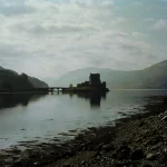 Château Historique en Bord de Lac
