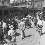 Scène animée à la gare ferroviaire