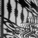 Ombres de rampes en fer forgé sur des escaliers