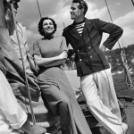 Conversation en plein air sur un bateau