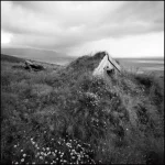 Torfhús Islande sous un ciel nuageux