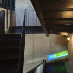 Escalier Moderne en Métal dans un Bâtiment