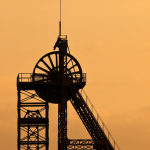 Structure de Mine au Coucher du Soleil
