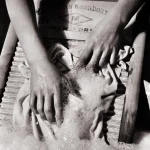 Lavage à la main avec planche à laver ancienne