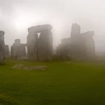 Stonehenge dans la brume