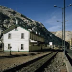 Gare de train ancienne en montagne
