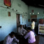 Repas traditionnel dans une maison en Inde