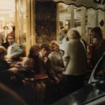 Terrasse de café à Paris de nuit