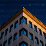 Immeuble Éclairé par le Soleil du Soir