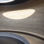 Architecture Curviligne avec Lumière Naturelle