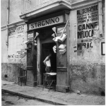 Boutique Stagnino en Italie avec un homme devant la porte
