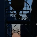 Structure industrielle au crépuscule