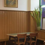 Coin de café vintage avec table en bois