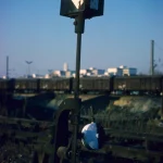 Signalisation ferroviaire sur fond de gare