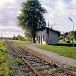 Petite gare ferroviaire sur une voie unique