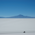 Voiture dans le Désert de Sel