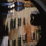 Reflet de Bateaux Sous un Pont de Venise