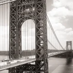 Pont suspendu chargé de véhicules