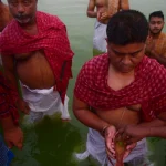 Rituel religieux dans l'eau