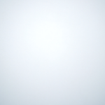 Personne seule sur un lac gelé en hiver