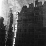 Reflet de bâtiments dans des fenêtres modernes