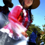 Danse folklorique sous le soleil