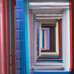 Perspectives colorées à travers des fenêtres