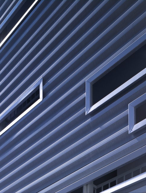 AKG8949007.webp Façade moderne avec structures géométriques – Image 1