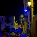 Soirée nocturne dans une rue animée d'Amérique