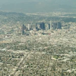 Vue aérienne de Los Angeles avec montagnes en arrière-plan