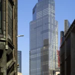 Gratte-ciel moderne au centre-ville