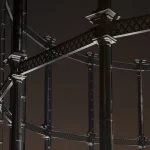 Structure métallique industrielle éclairée de nuit